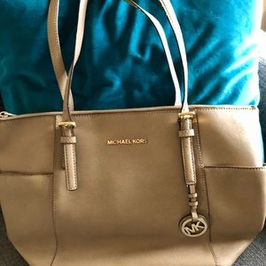 Michael Kors/tan tote